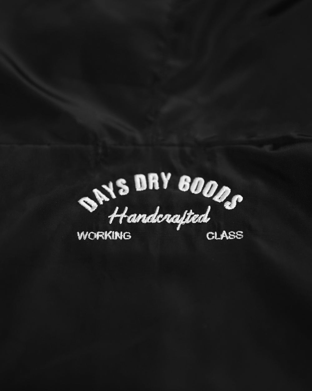 ESSENTIAL WINDBREAKER V.1