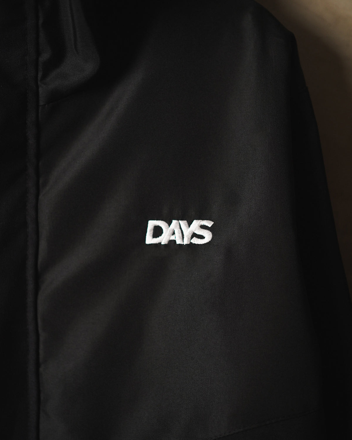 ESSENTIAL WINDBREAKER V.2