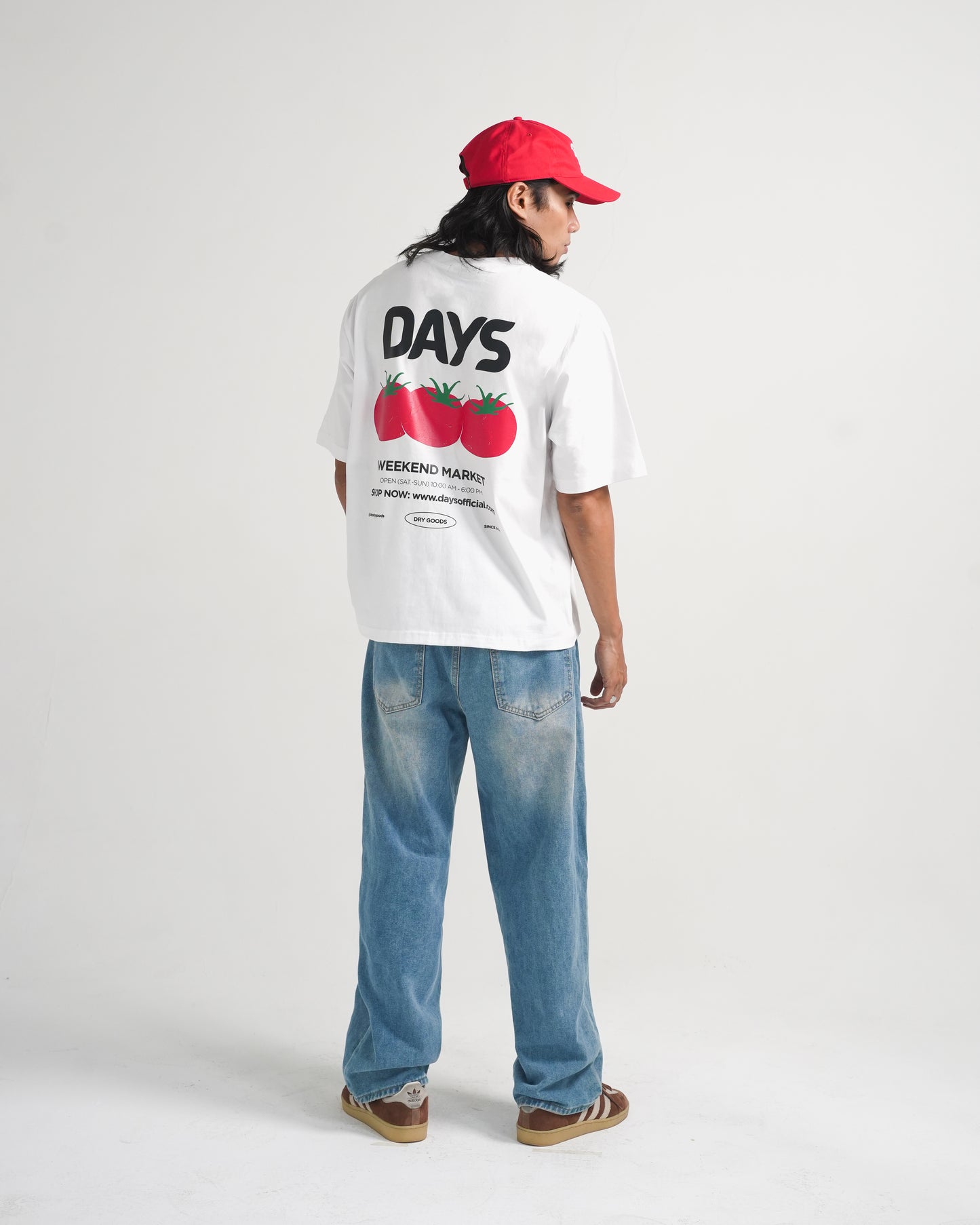 WEEKEND MARKET OVERSIZED POCKET  T-SHIRT