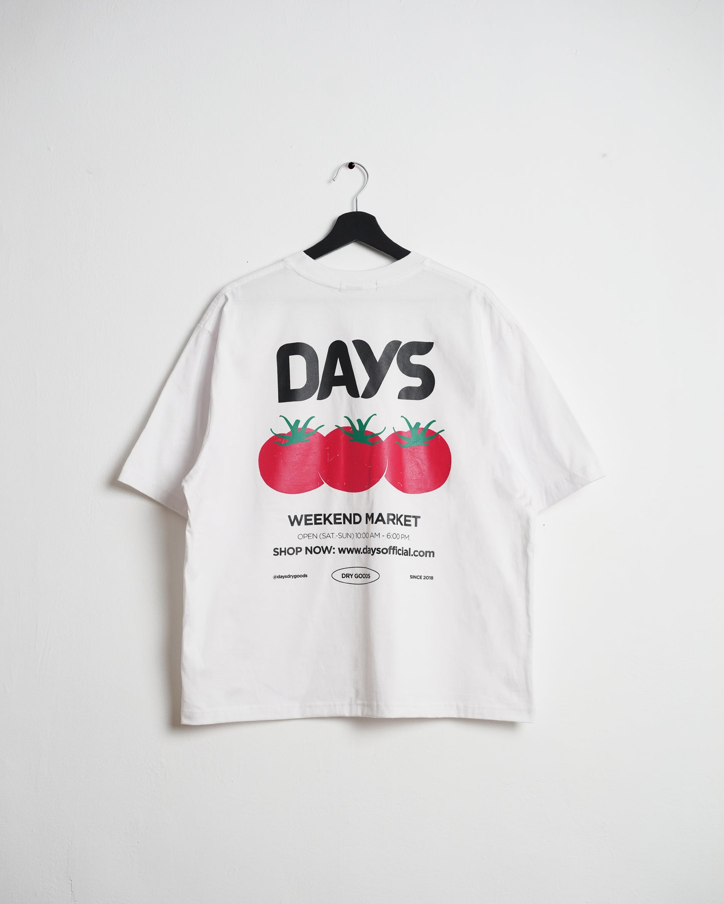 WEEKEND MARKET OVERSIZED POCKET  T-SHIRT