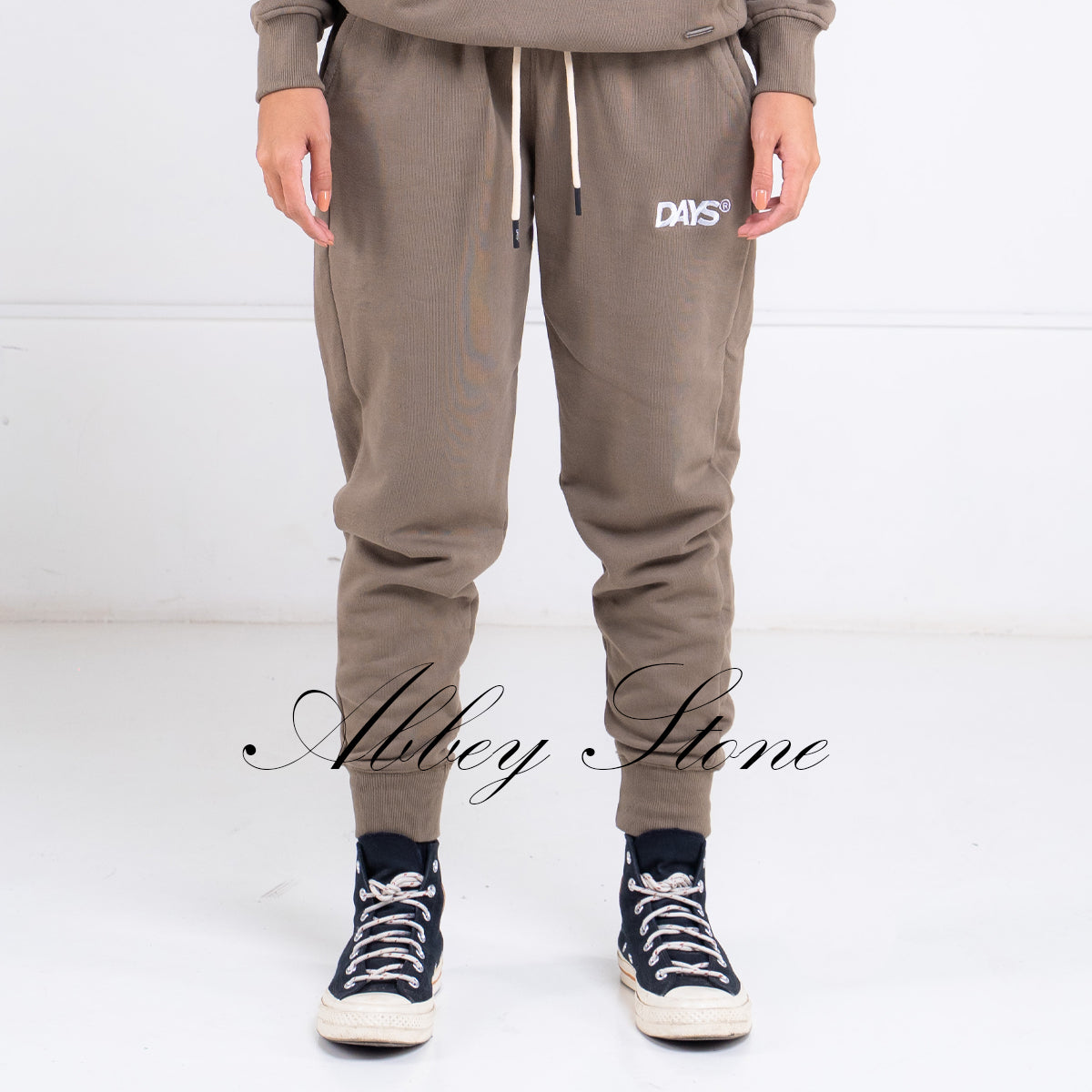 ESSENTIAL JOGGER