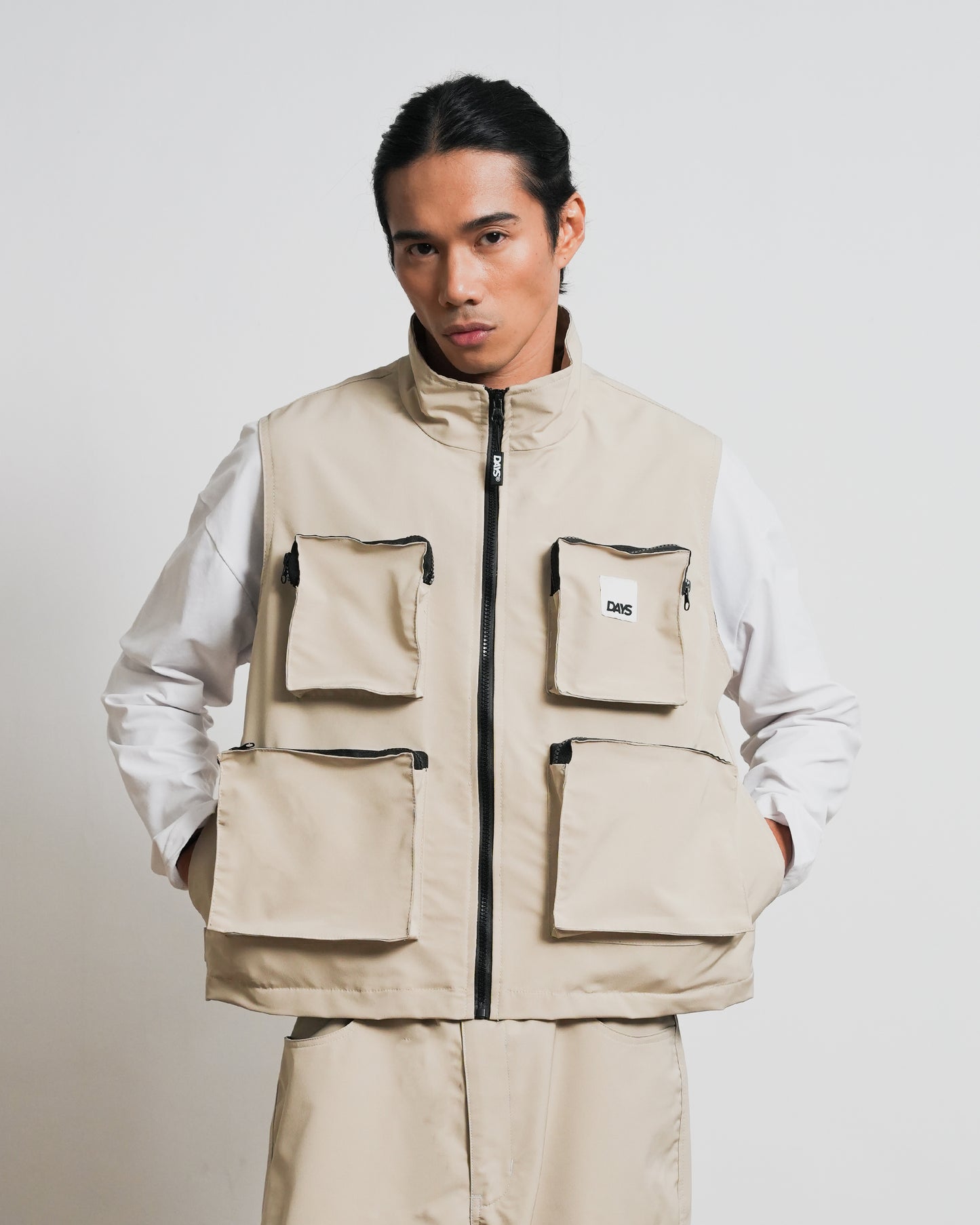 OFF-GRID MULTI-POCKETED UTILITY VEST