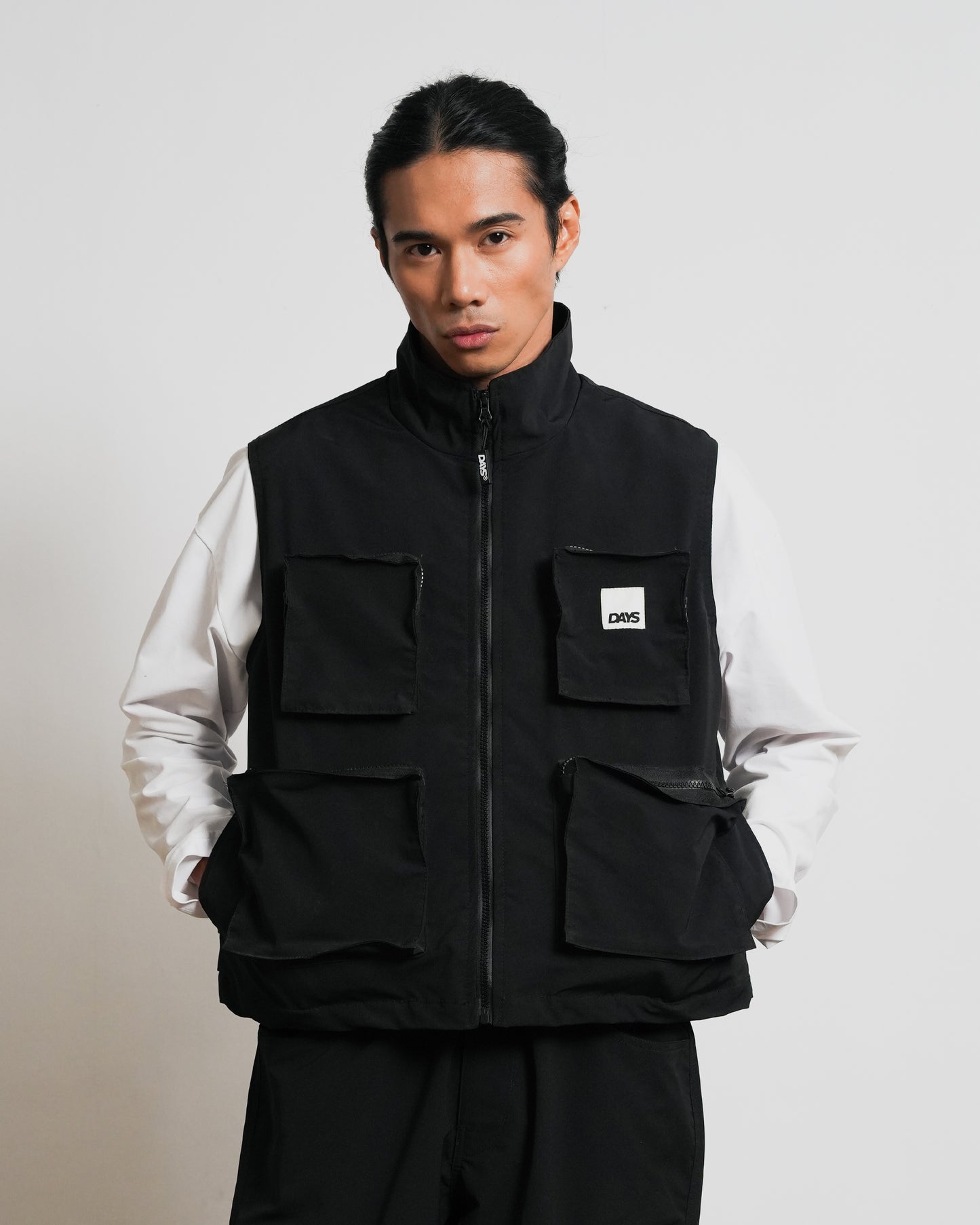 OFF-GRID MULTI-POCKETED UTILITY VEST