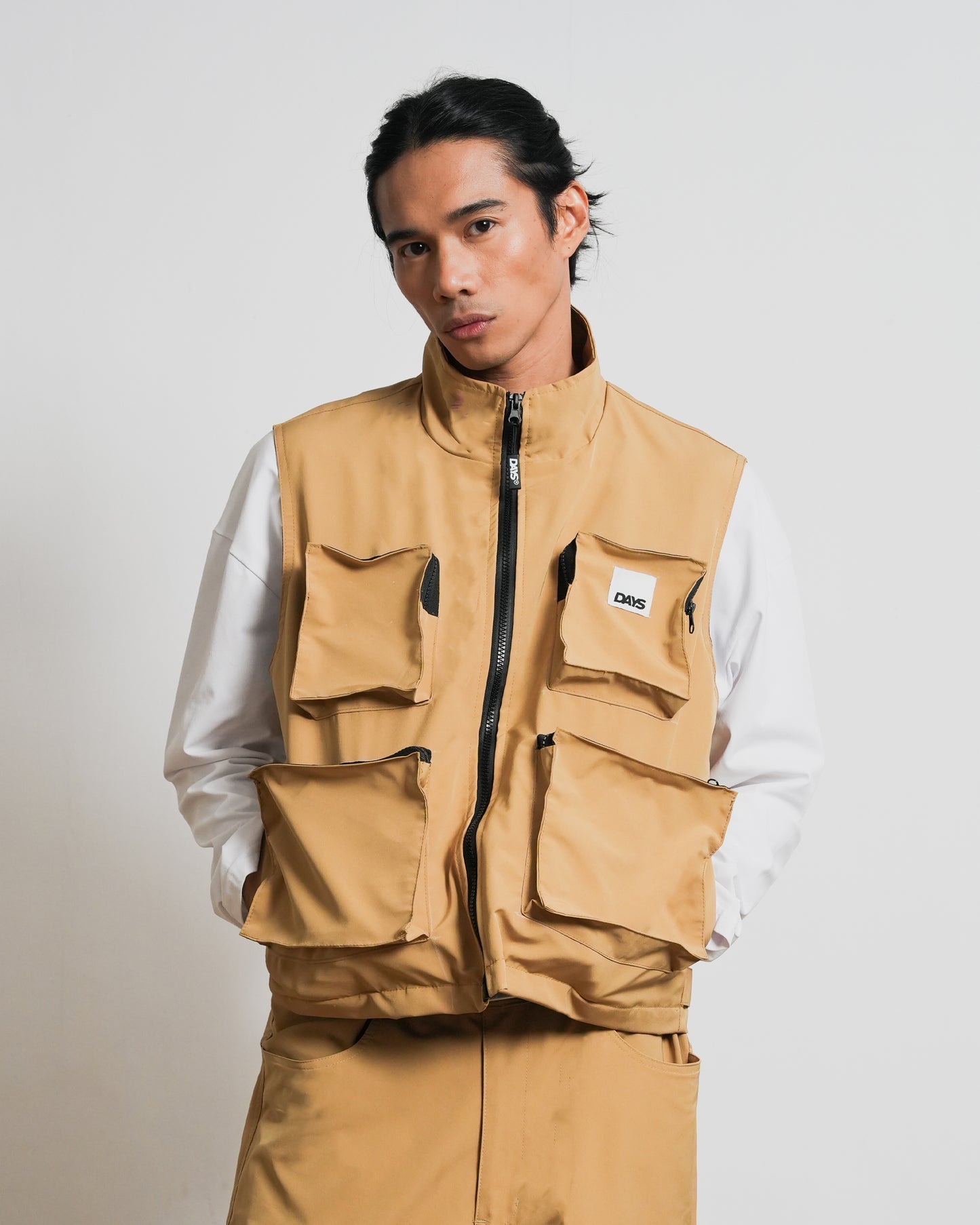 OFF-GRID MULTI-POCKETED UTILITY VEST