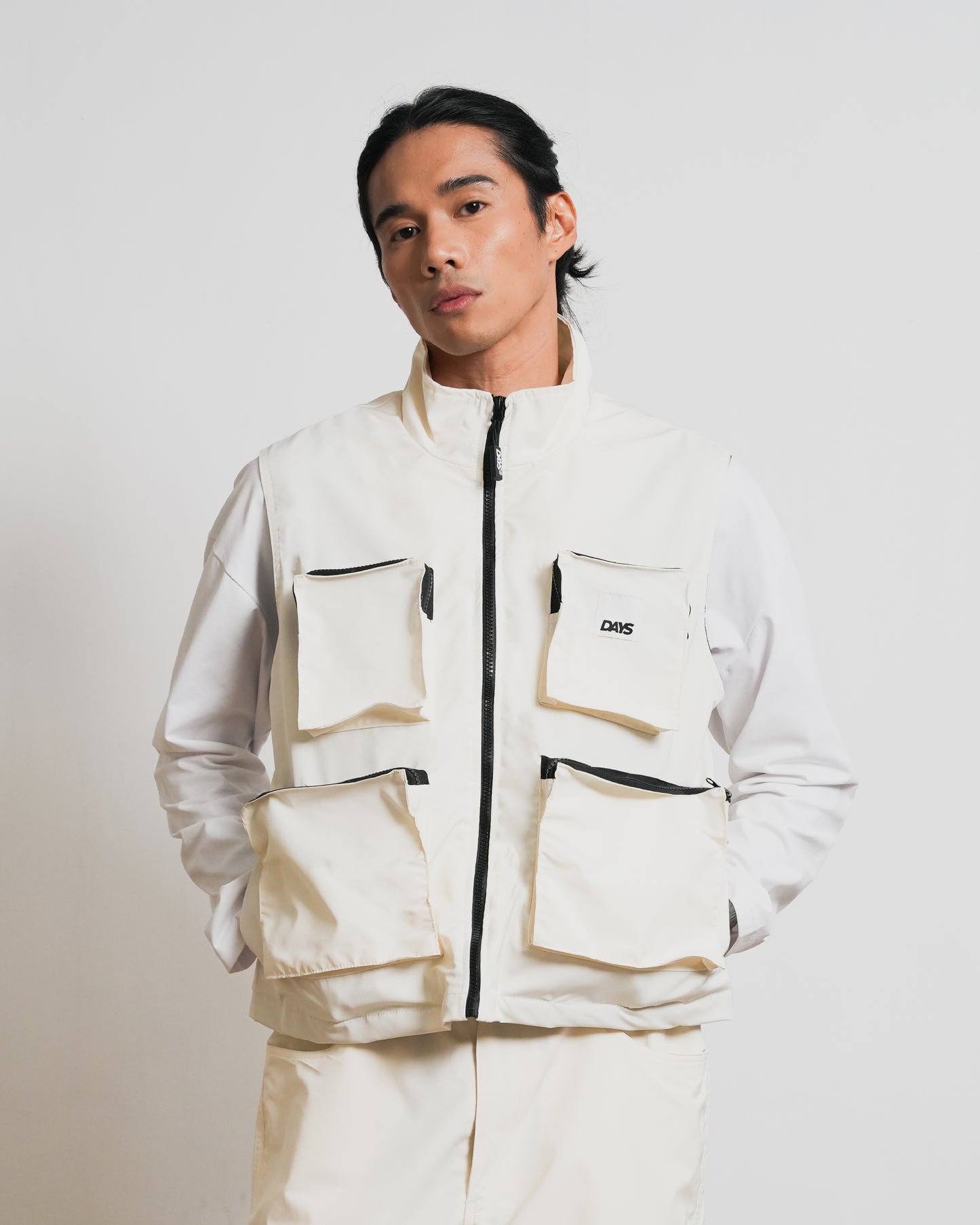 OFF-GRID MULTI-POCKETED UTILITY VEST