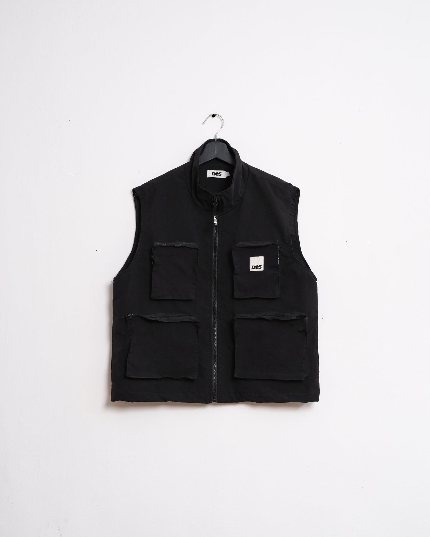 OFF-GRID MULTI-POCKETED UTILITY VEST