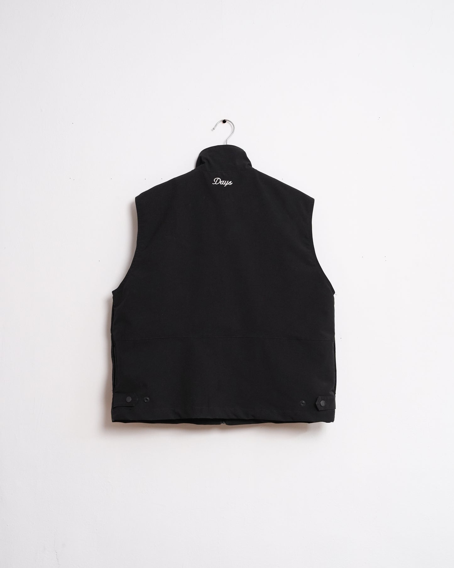 OFF-GRID MULTI-POCKETED UTILITY VEST