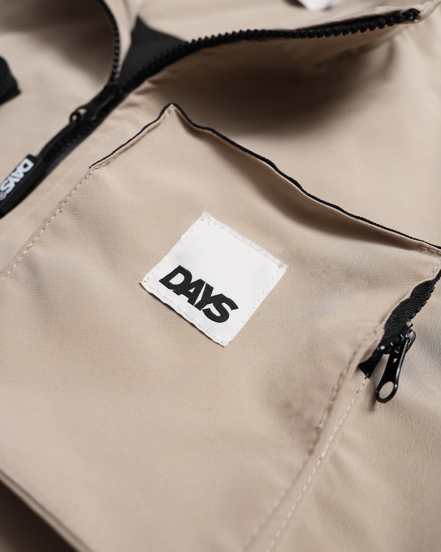 OFF-GRID MULTI-POCKETED UTILITY VEST