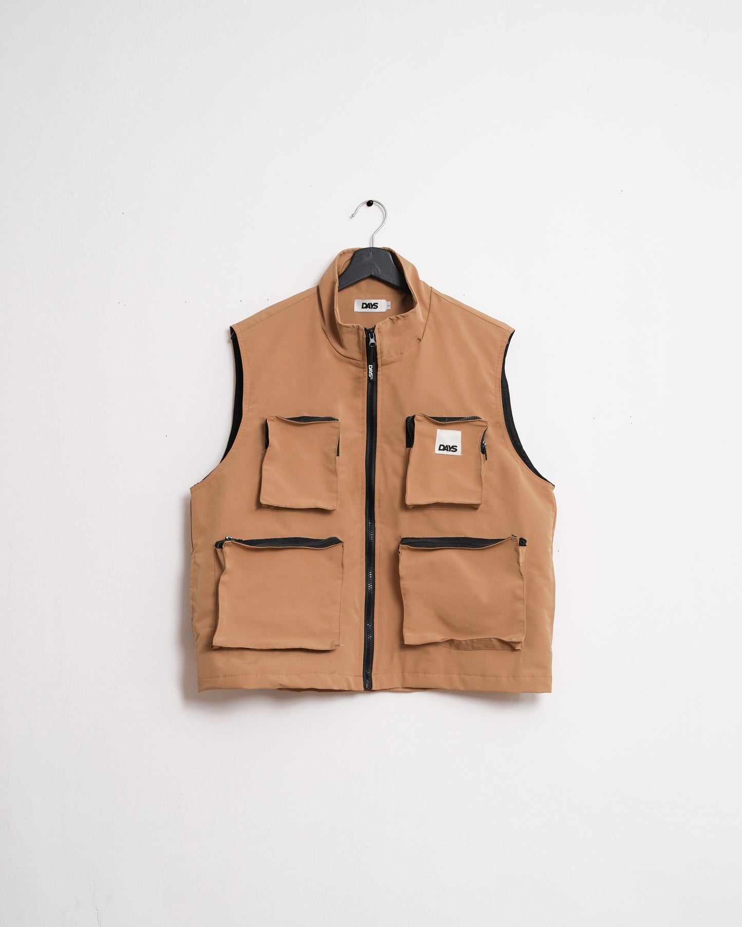 OFF-GRID MULTI-POCKETED UTILITY VEST