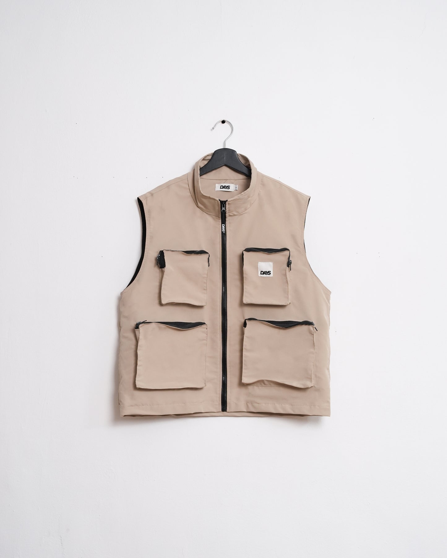 OFF-GRID MULTI-POCKETED UTILITY VEST