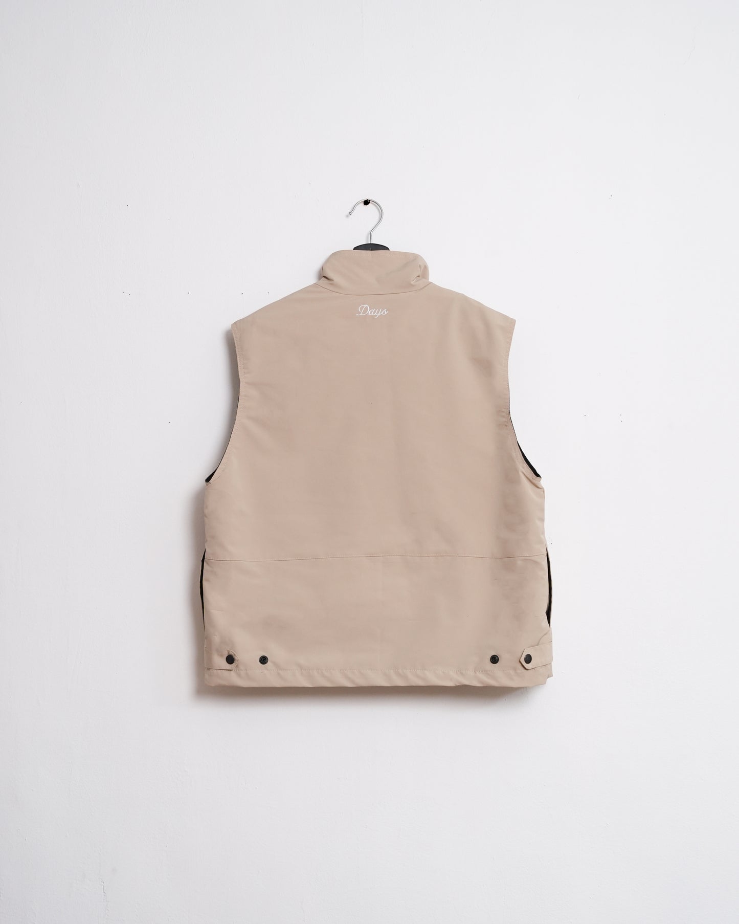 OFF-GRID MULTI-POCKETED UTILITY VEST