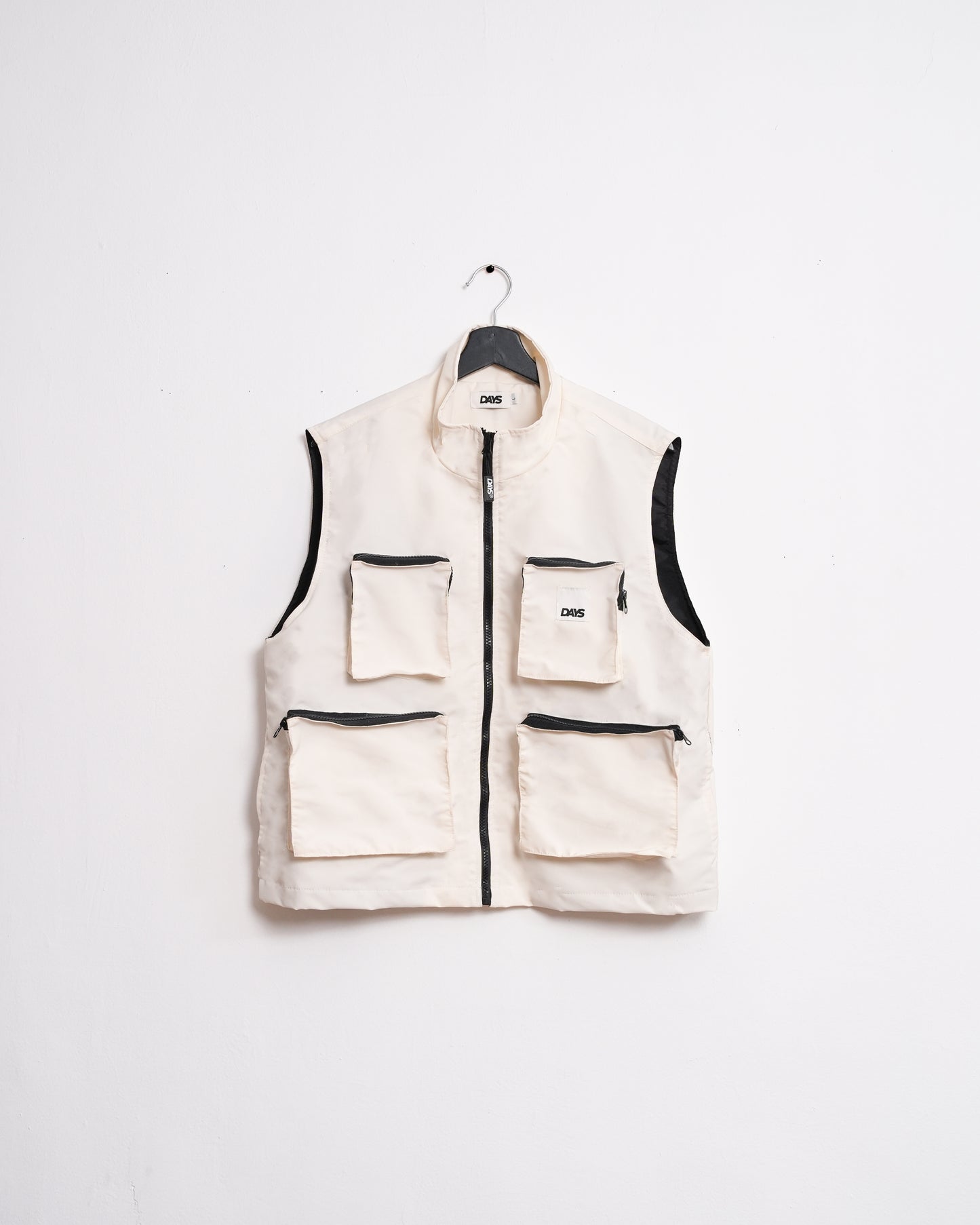 OFF-GRID MULTI-POCKETED UTILITY VEST