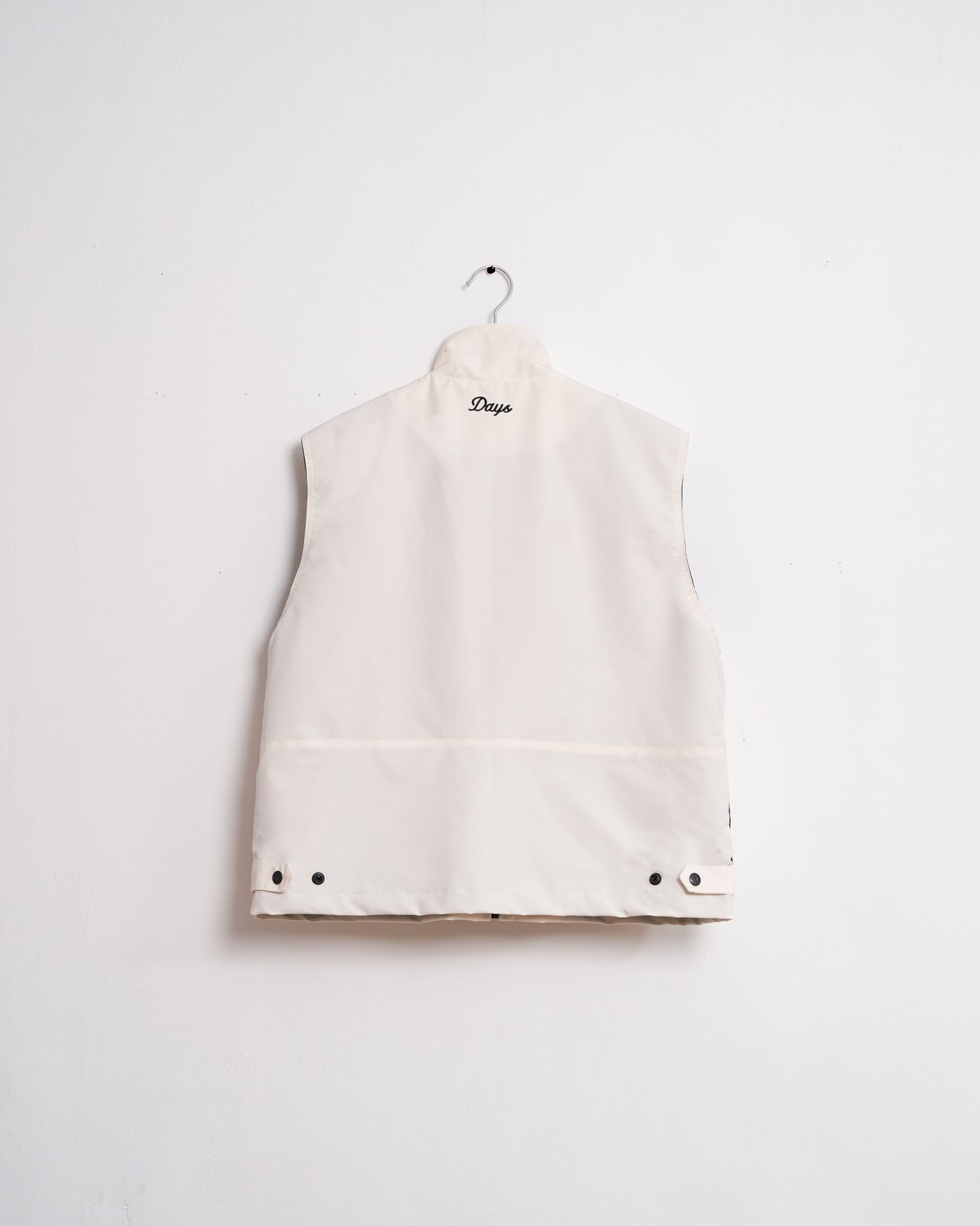 OFF-GRID MULTI-POCKETED UTILITY VEST